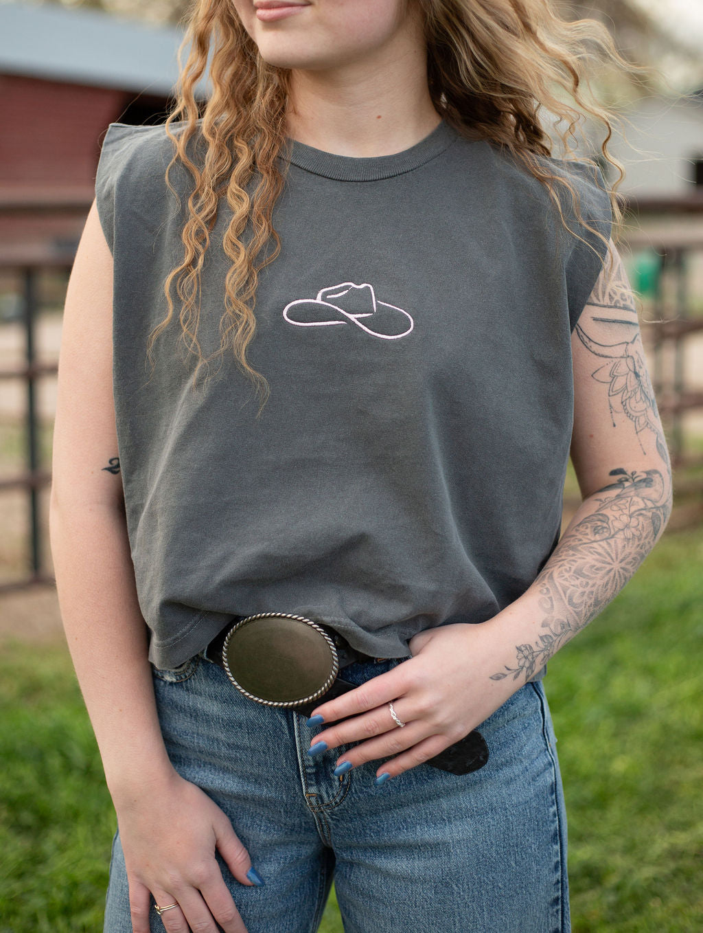 This Cowboys Hat Embroidered| Western Graphic Muscle Tank (Faded Pink)