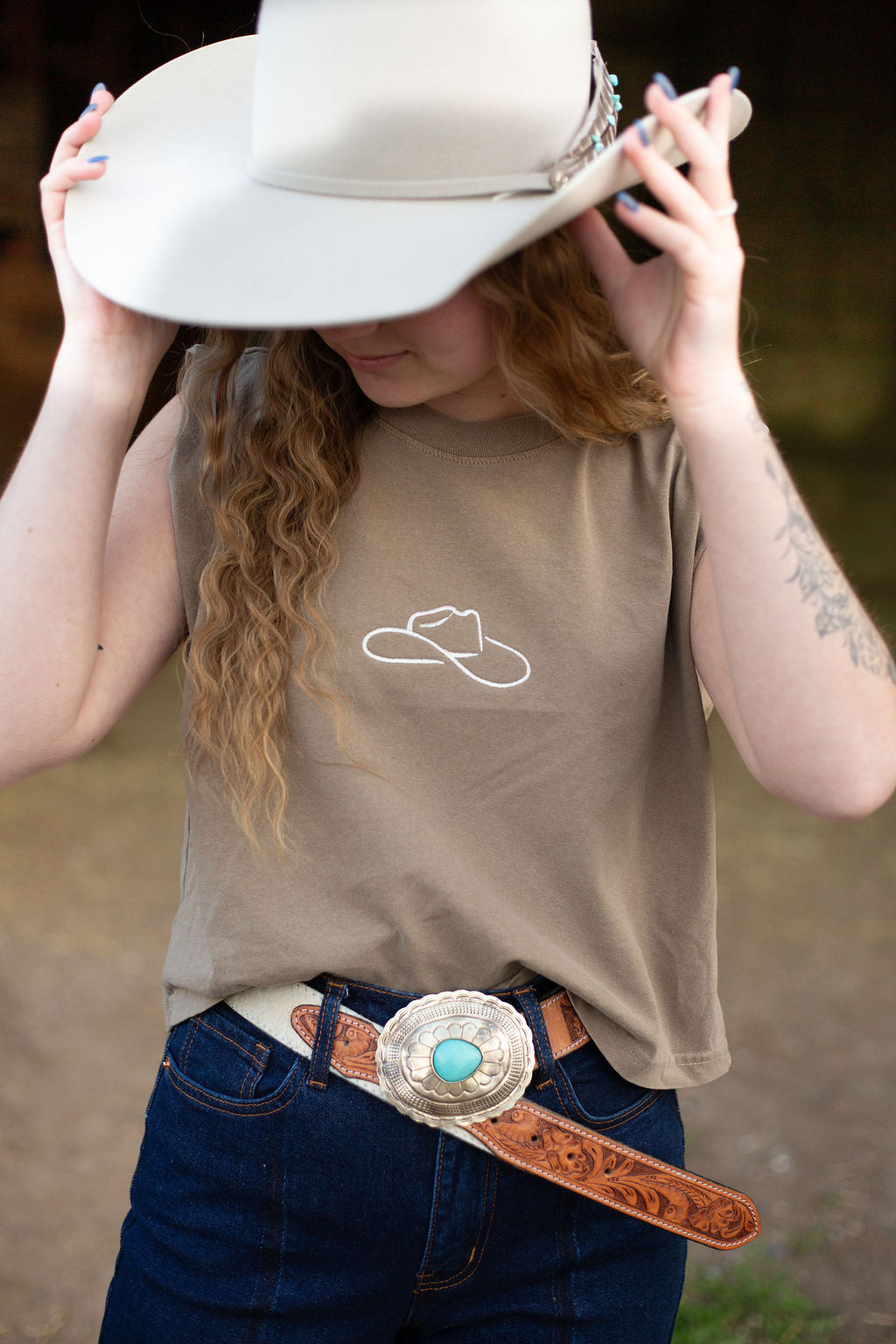 This Cowboys Hat Embroidered| Western Graphic Muscle Tank (Faded Pink)